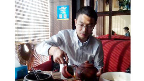 高川--湖南农大动物营养硕士
现任：饲料技术经理，，，，，，，进入资源大家庭，，，，，，，得到很多老师的帮助，，，，，，，也更加清楚了自己的位置和方向。。。。。。。以前人生的种种经历，，，，，，，在此时才发现它的价值。。。。。。。